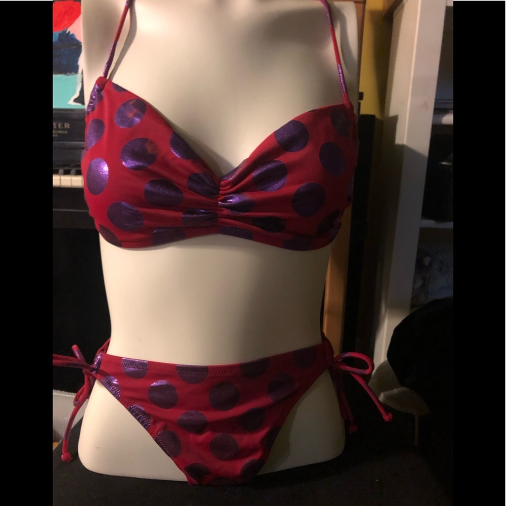 LIGHTLY WORN VS BIKINI